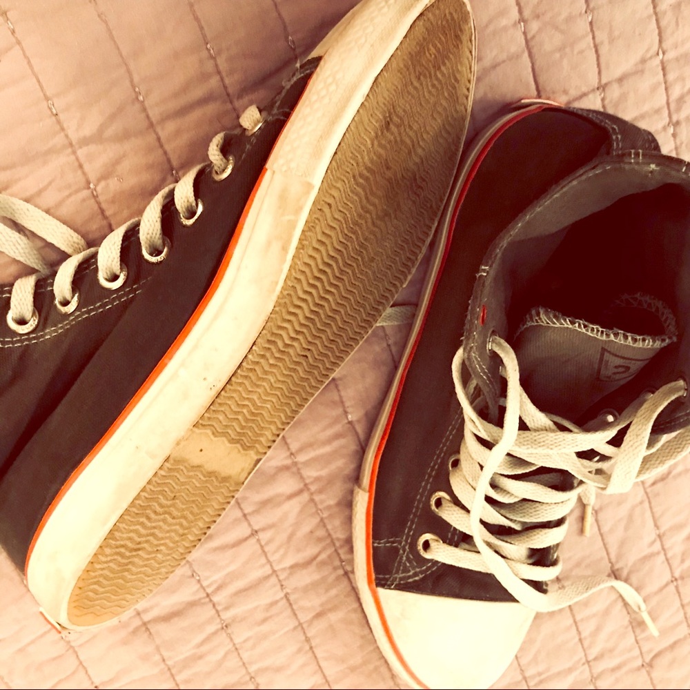 GUESS - CHUCK TAYLOR STYLE SNEAKER